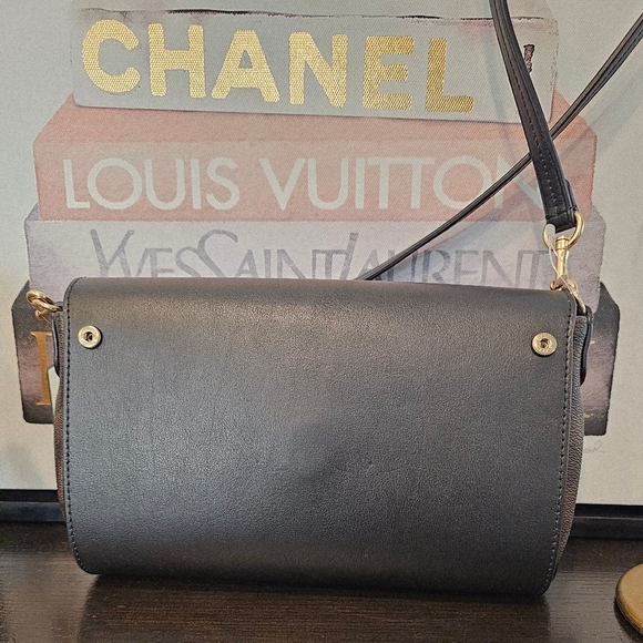 Coach Signature Reversable Black and Brown Crossbody Bag - Picture 2 of 14